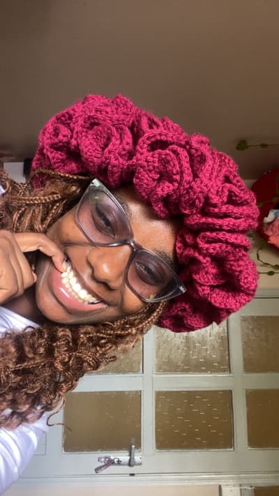 Maroon ruffle hat
